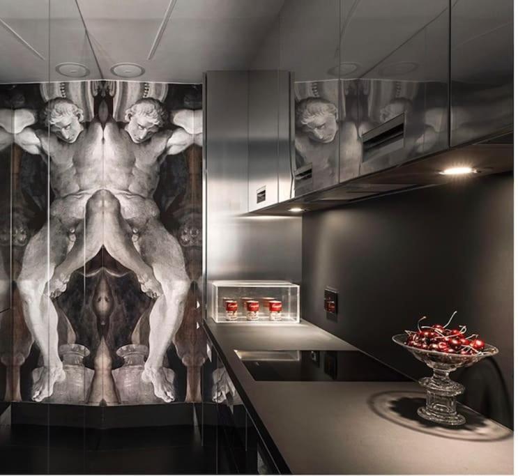 Designer Luxury Loft In The Heart Of Center Apartamento